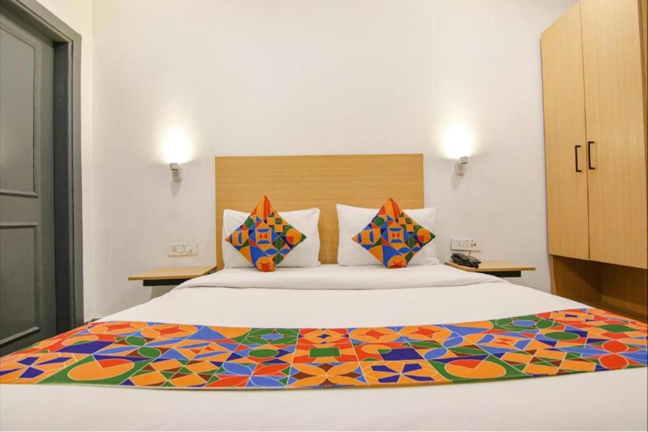 The Rasa Near Welcome Metro Station Hotel 3*