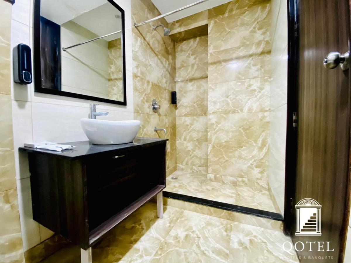 Hotel Qotel Rajouri Garden Above Ritu Marbles, Near Rajouri Garden Metro Station-couple Friendly *