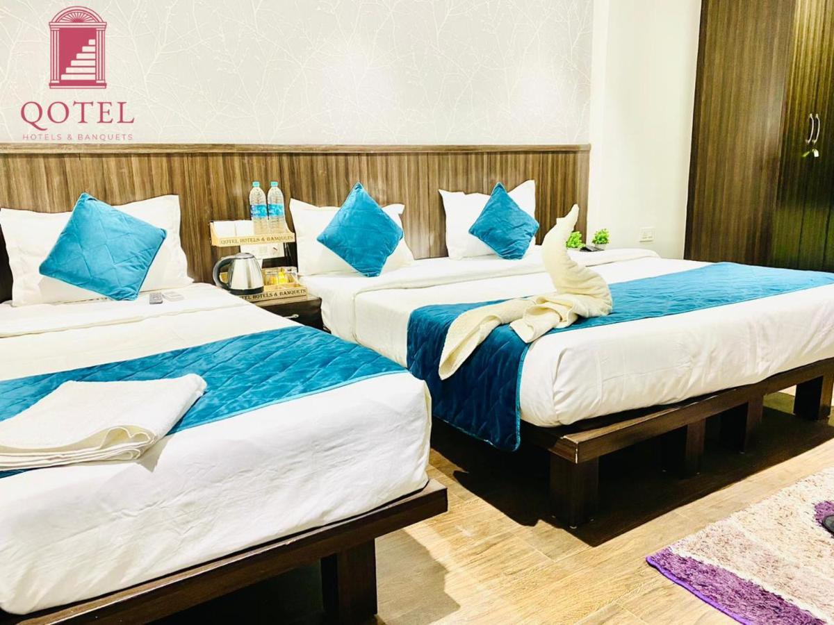 Qotel Rajouri Garden Above Ritu Marbles, Near Rajouri Garden Metro Station-couple Friendly