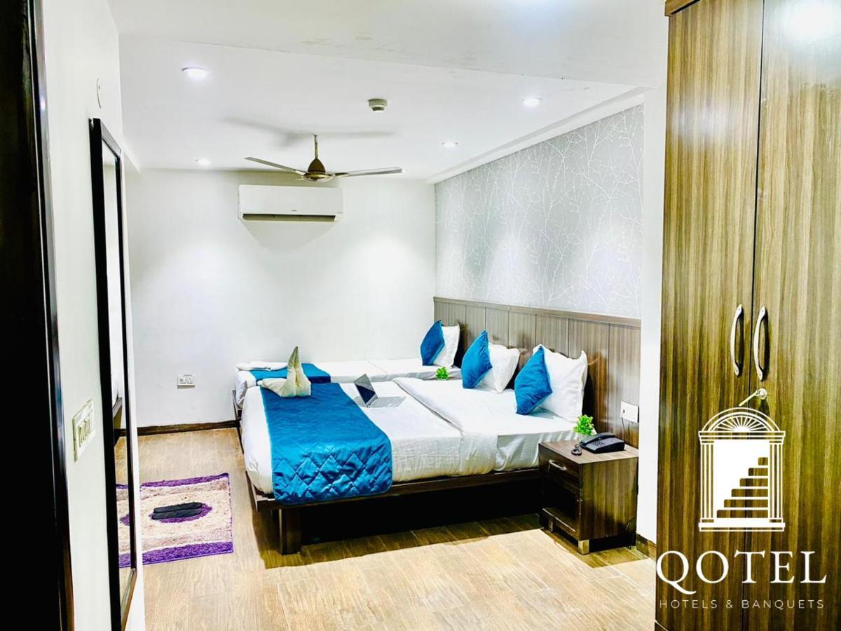 Qotel Rajouri Garden Above Ritu Marbles, Near Rajouri Garden Metro Station-couple Friendly
