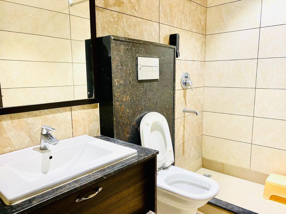 Hotel Qotel Rajouri Garden Above Ritu Marbles, Near Rajouri Garden Metro Station-couple Friendly