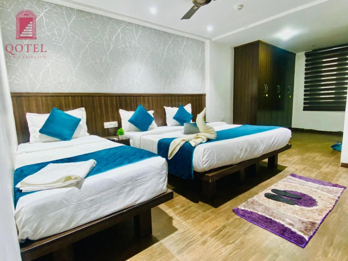 Qotel Rajouri Garden Above Ritu Marbles, Near Rajouri Garden Metro Station-couple Friendly Hotel