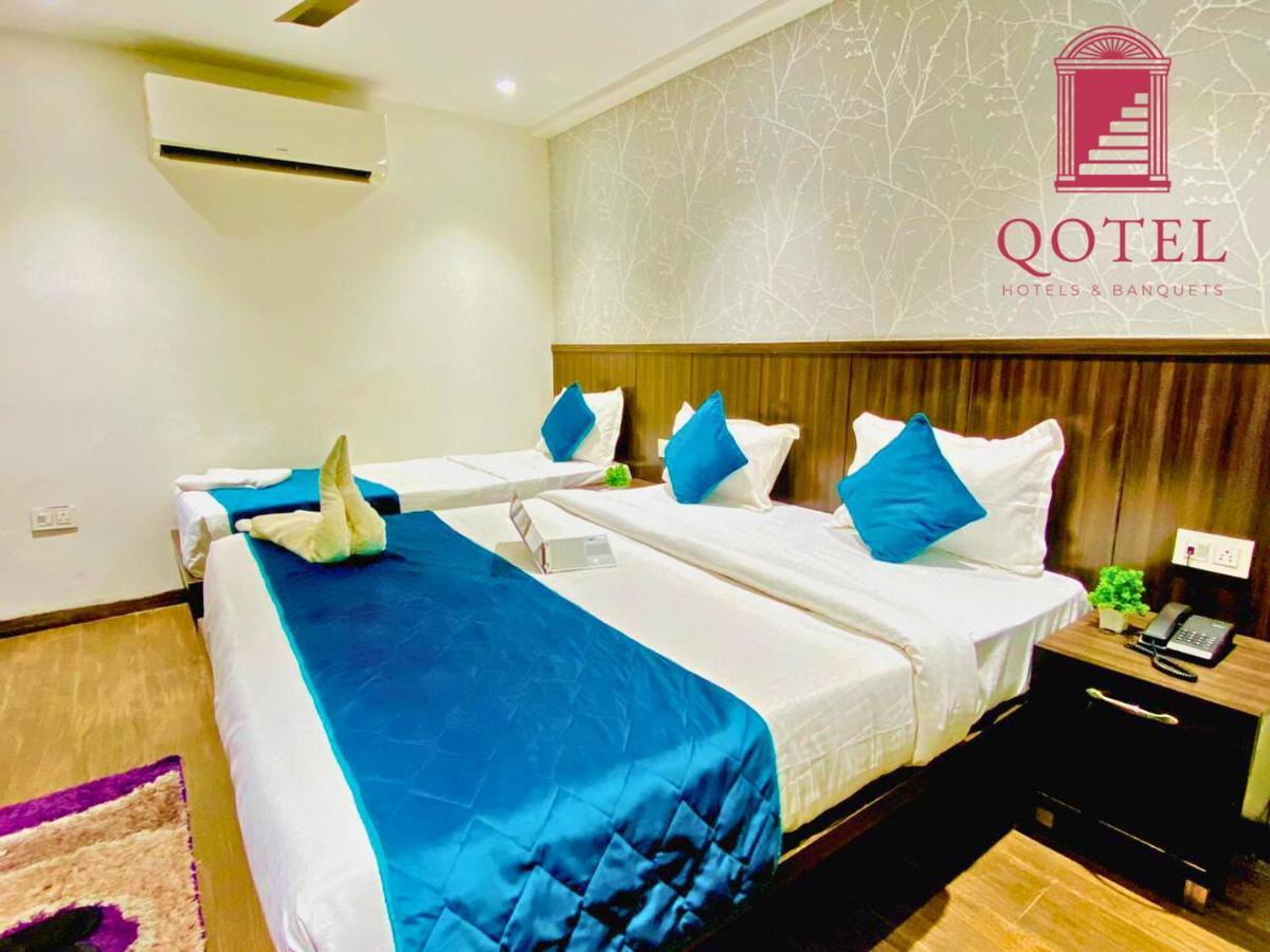 Qotel Rajouri Garden Above Ritu Marbles, Near Rajouri Garden Metro Station-couple Friendly