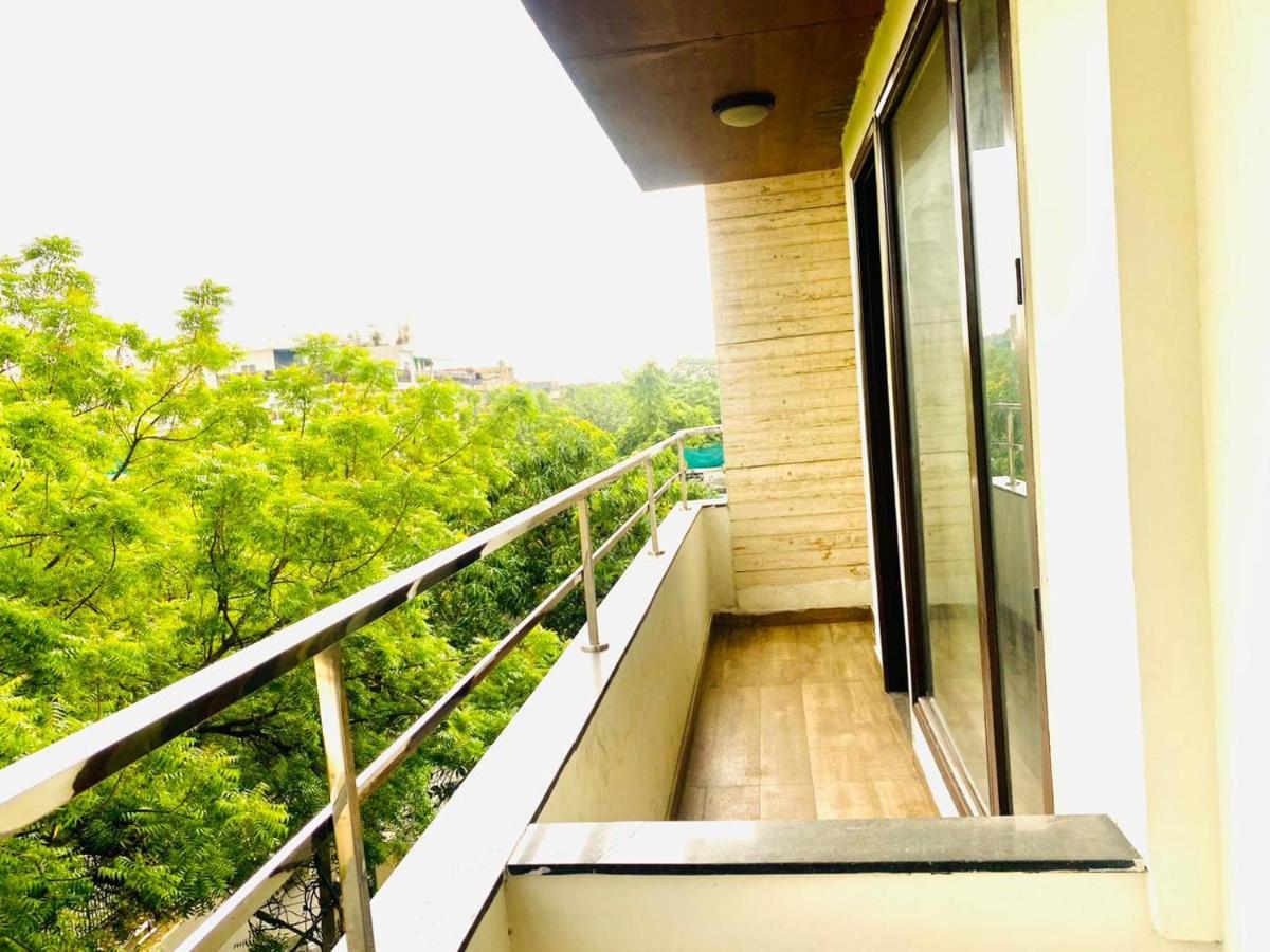 Qotel Rajouri Garden Above Ritu Marbles, Near Rajouri Garden Metro Station-couple Friendly Hotel Nova Deli