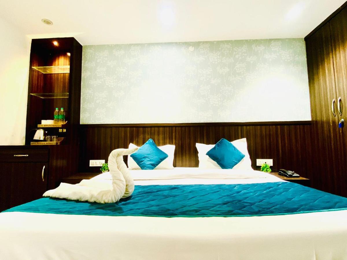 Qotel Rajouri Garden Above Ritu Marbles, Near Rajouri Garden Metro Station-couple Friendly Hotel *