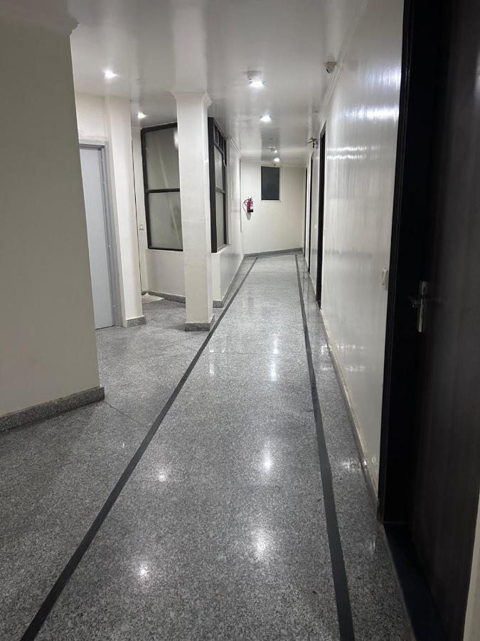 Square Plaza At Airport Bed & Breakfast 3*