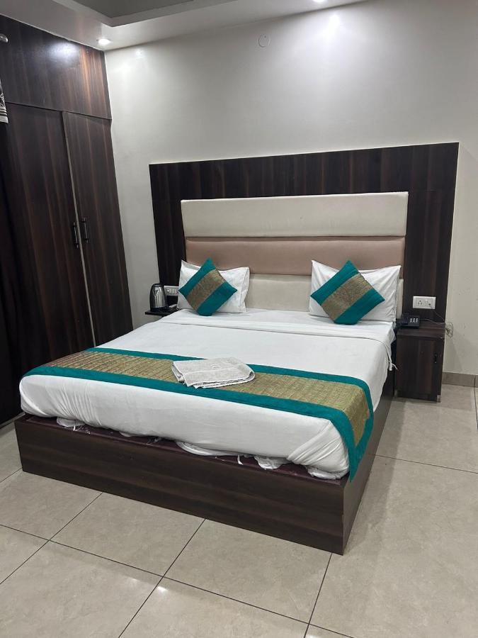 Square Plaza At Airport 3* New Delhi