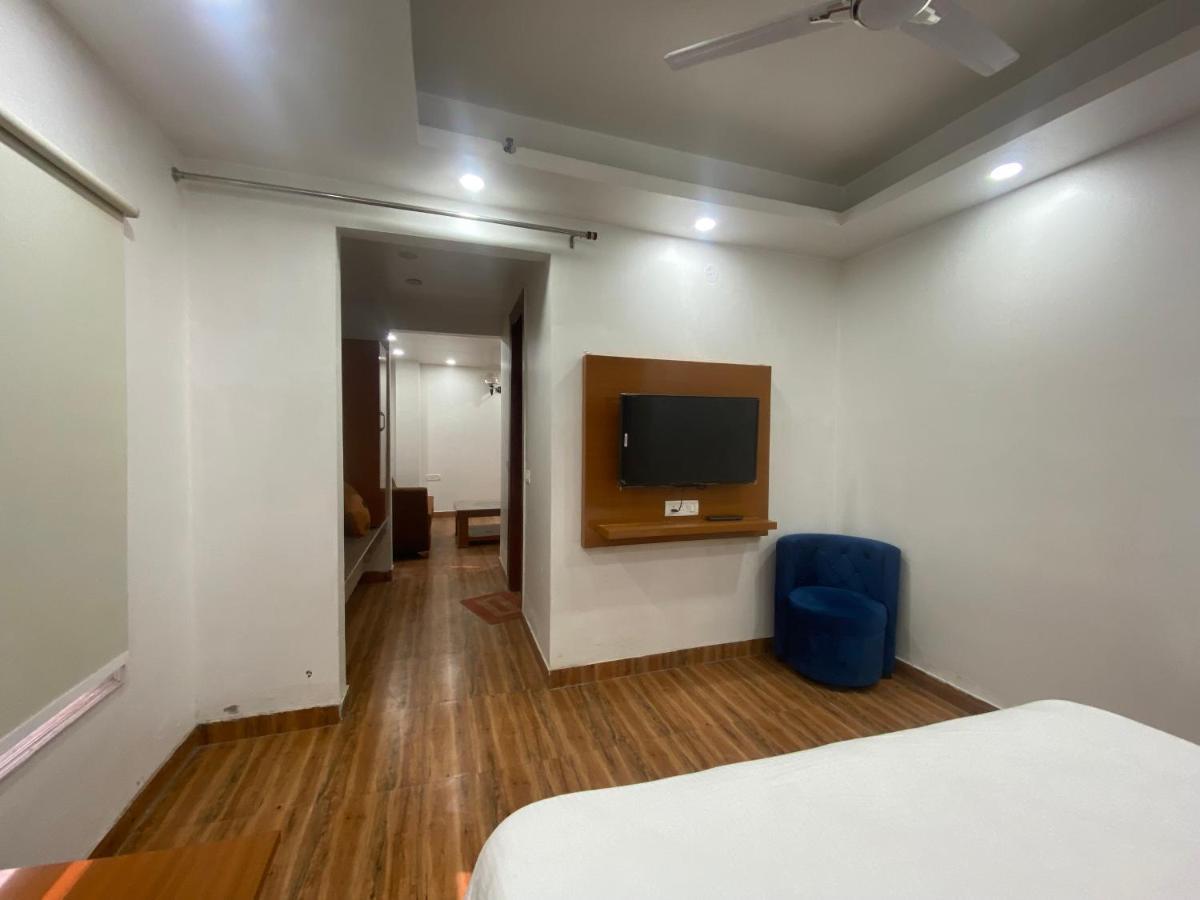 Hotel Red Coral - Netaji Subhash Place, Pitampura Nova Deli