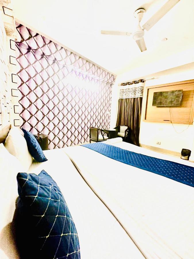 Bed & Breakfast Square Plaza At Airport 3*