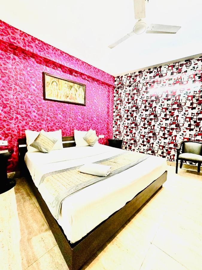 Bed & Breakfast Square Plaza At Airport New Delhi
