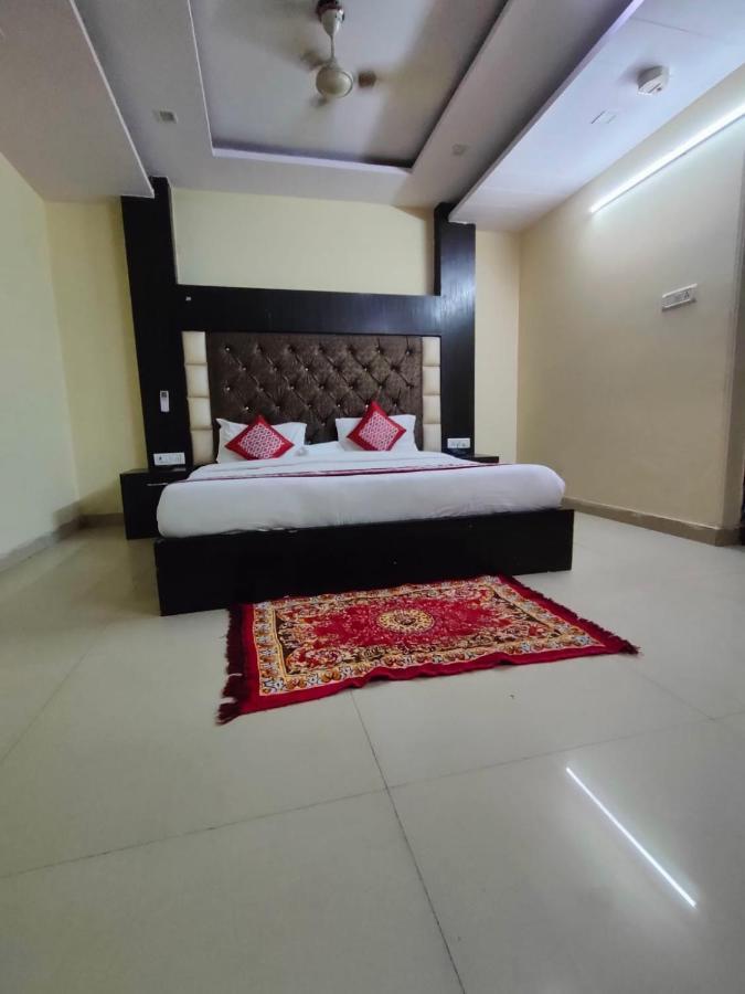 Hotel Star Palace - Near Karol Bagh Metro 2*