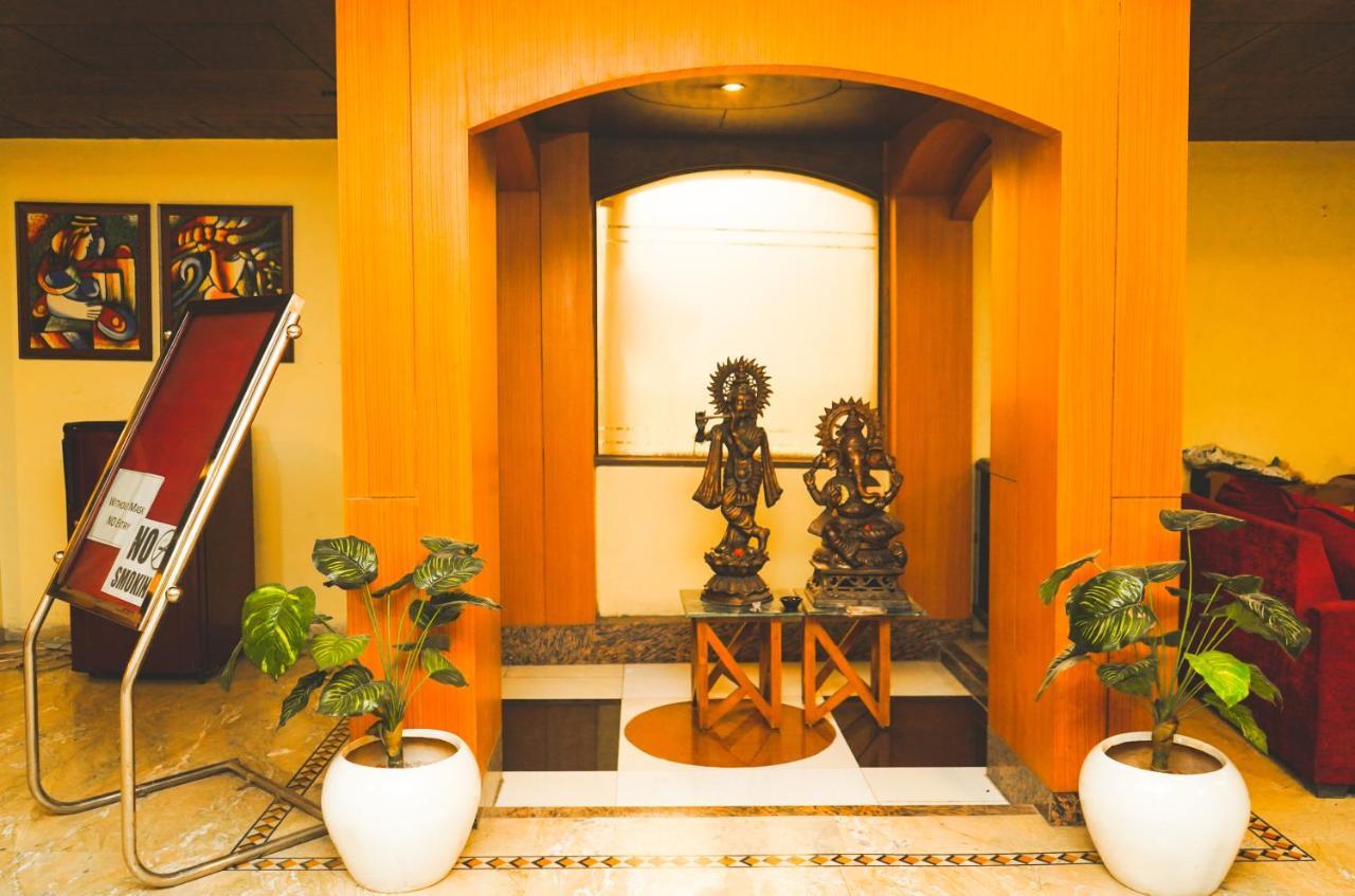 Hotel Roomshala 104 Billions - Opposite Ryan Farms, Kapasheraa Road New Delhi