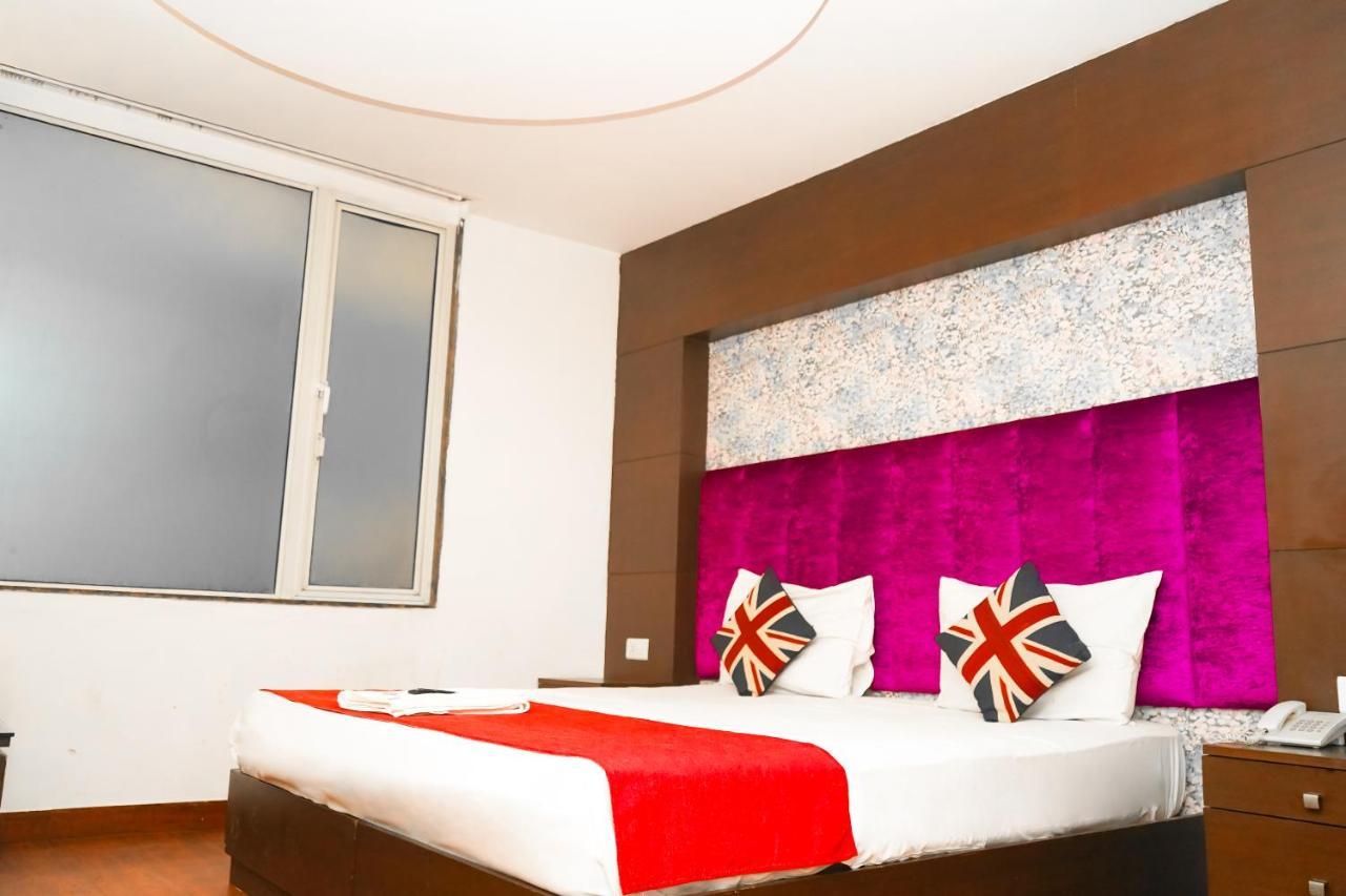 Roomshala 104 Billions - Opposite Ryan Farms, Kapasheraa Road Hotel