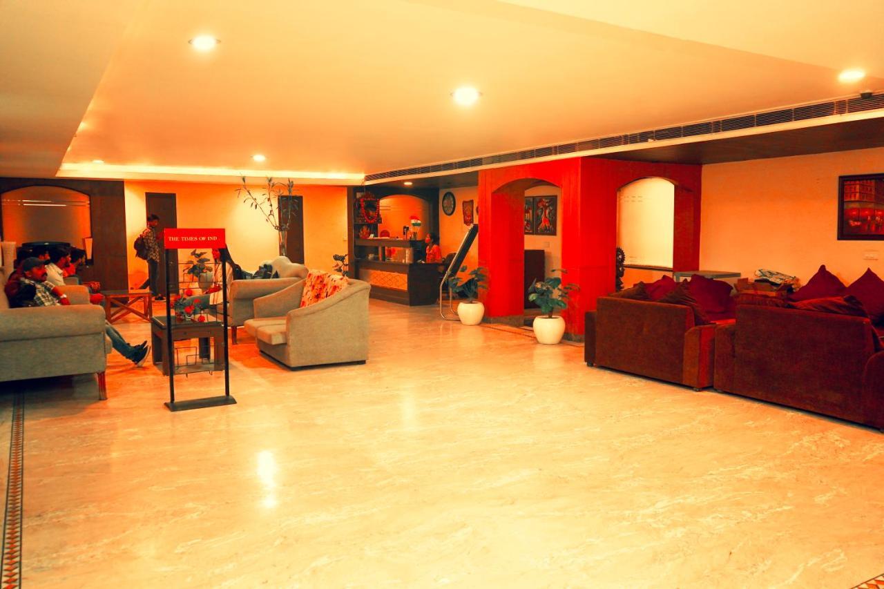 Roomshala 104 Billions - Opposite Ryan Farms, Kapasheraa Road Hotel