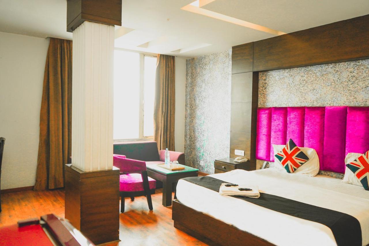 Roomshala 104 Billions - Opposite Ryan Farms, Kapasheraa Road New Delhi