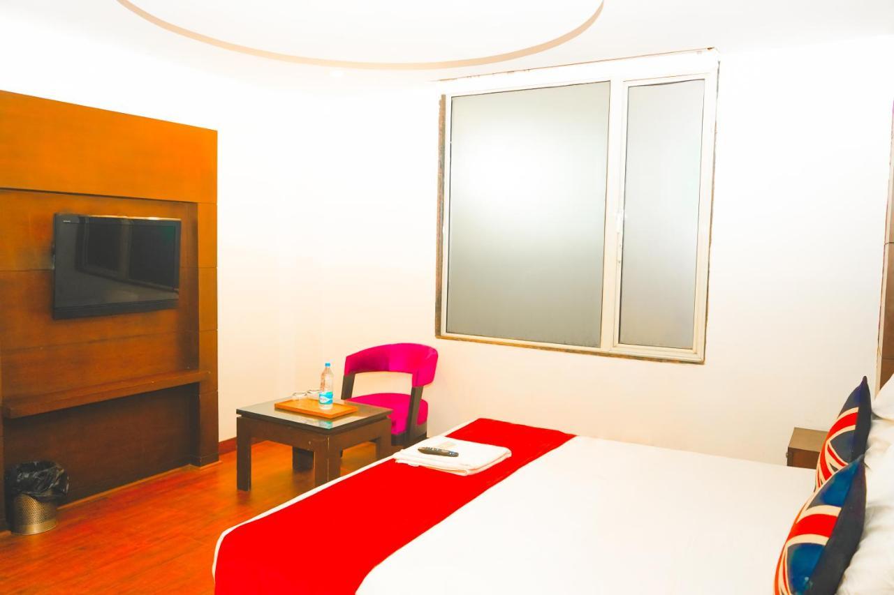 Roomshala 104 Billions - Opposite Ryan Farms, Kapasheraa Road Hotel 3*