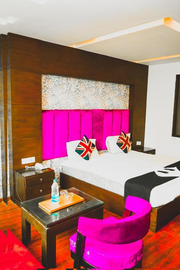 Roomshala 104 Billions - Opposite Ryan Farms, Kapasheraa Road Hotel New Delhi