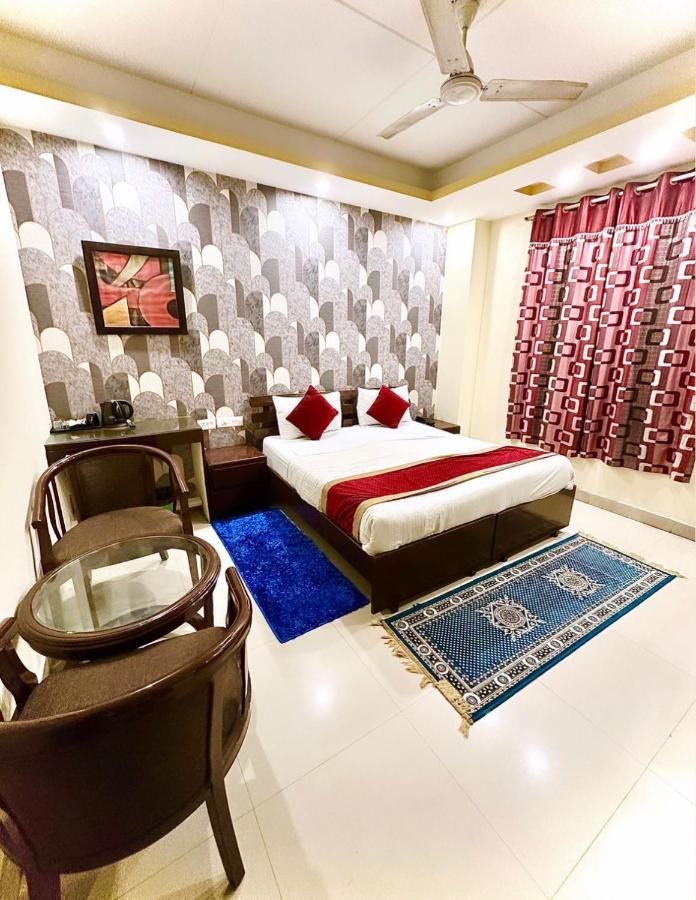 Hotel Vista Inn, Karol Bagh, New - Near Metro