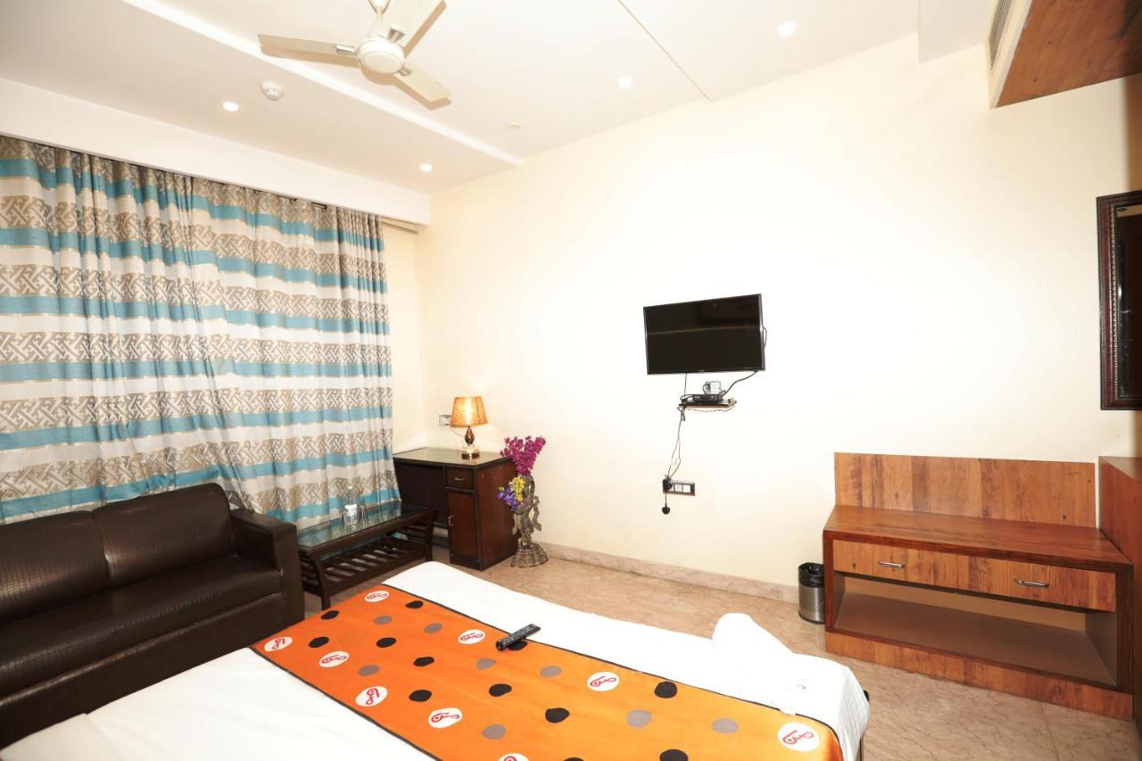 Red Coral - Netaji Subhash Place, Pitampura Hotel
