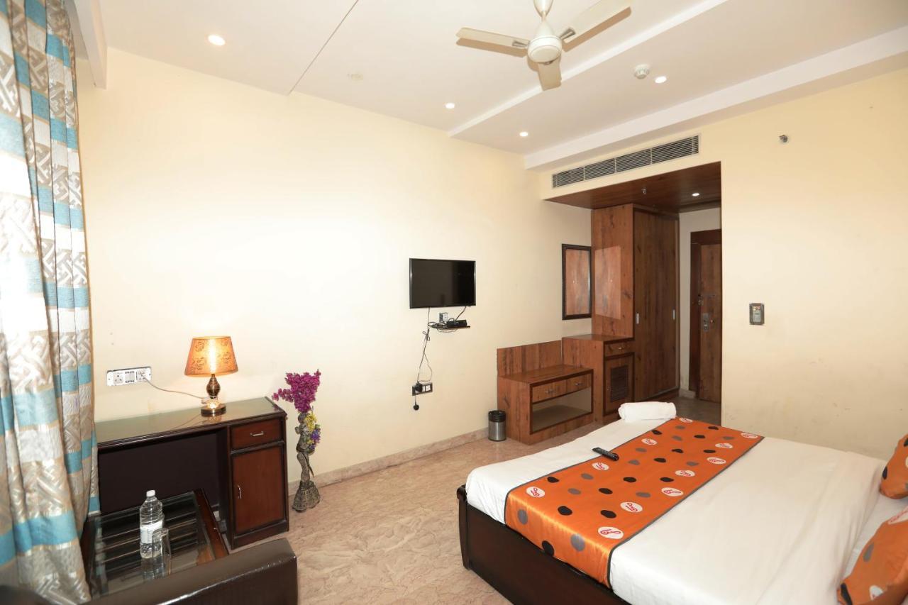Red Coral - Netaji Subhash Place, Pitampura Hotel 3*