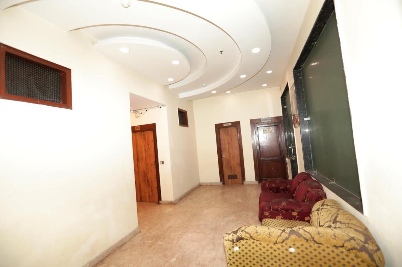 Red Coral - Netaji Subhash Place, Pitampura Hotel