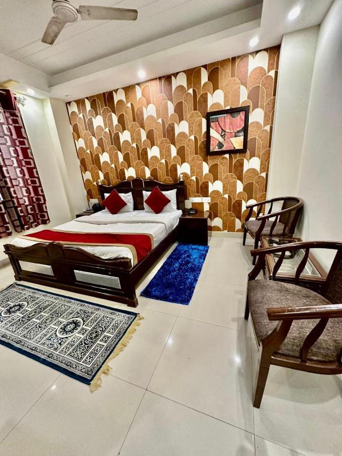 Hotel Vista Inn, Karol Bagh, New - Near Metro Delhi (National Capital Territory of India)