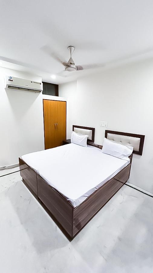 Hotel Roomshala 095 Shyam - Near Govindpuri Metro New Delhi