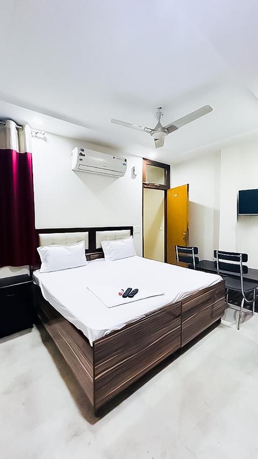 Roomshala 095 Shyam - Near Govindpuri Metro Hotel New Delhi
