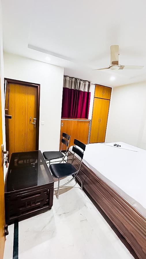Roomshala 095 Shyam - Near Govindpuri Metro Hotel 3*