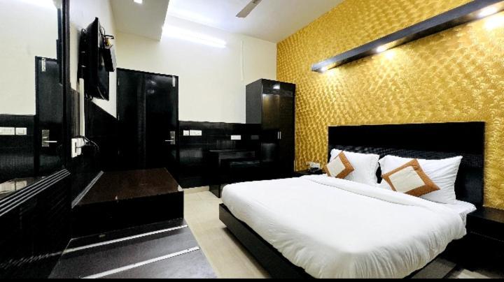 Royal Castle - East Of Kailash - Safdarjung Enclave 3*