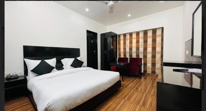 Royal Castle - East Of Kailash - Safdarjung Enclave Hotel Nova Deli