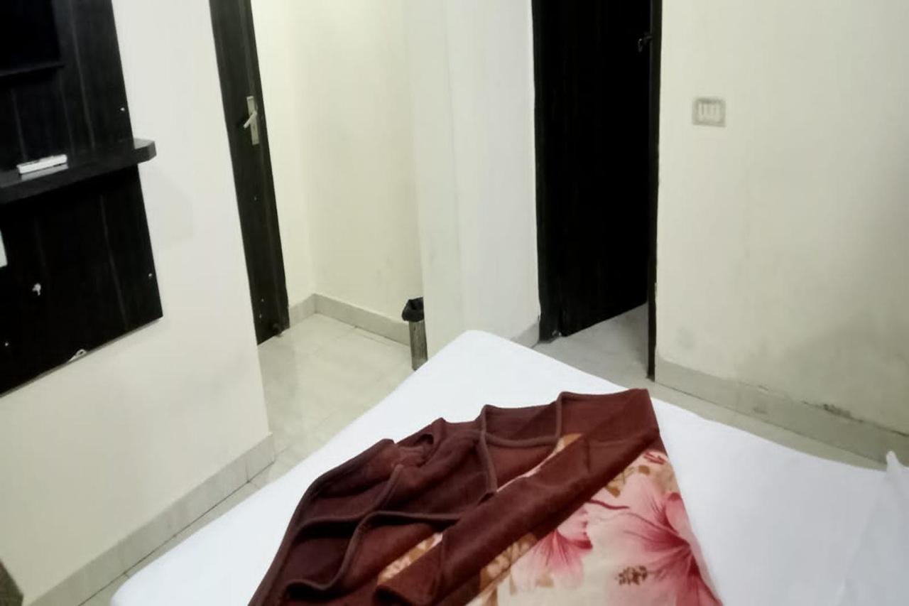 Av International Near Railway Station, Paharganj