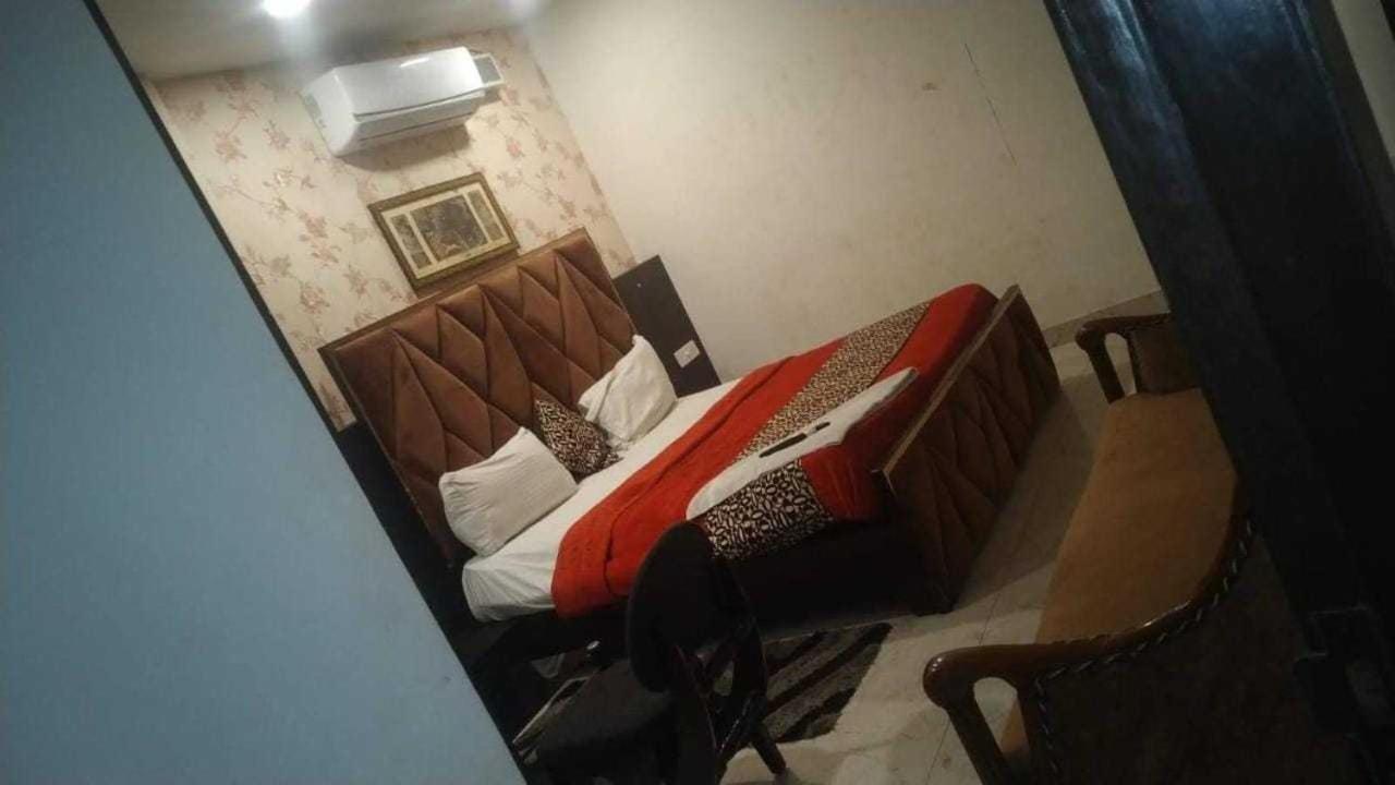O Shivam In 3* New Delhi
