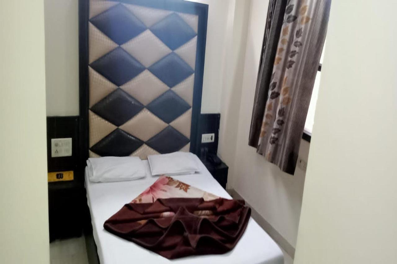 Av International Near Railway Station, Paharganj Hotel *