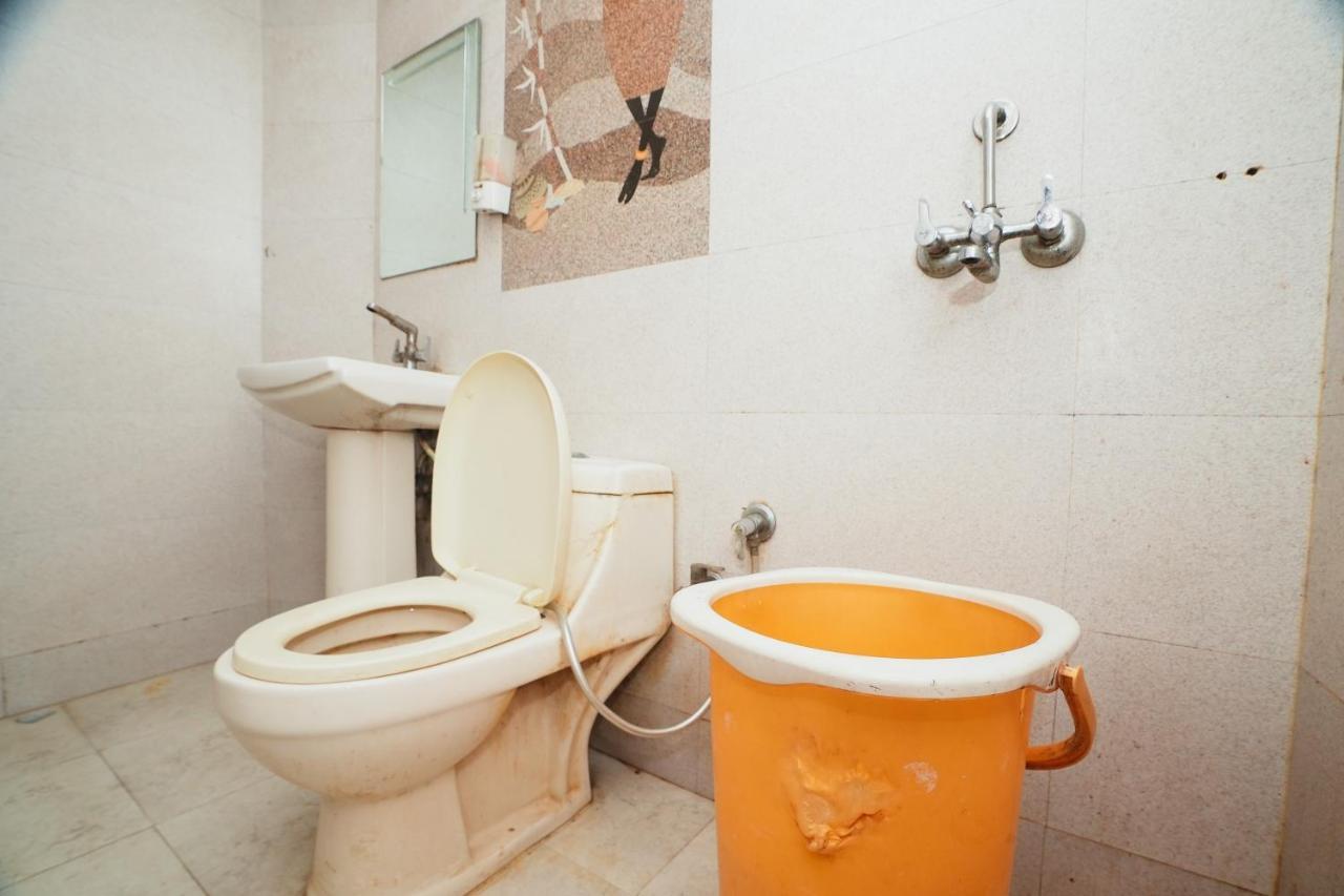 Av International Near Railway Station, Paharganj * New Delhi