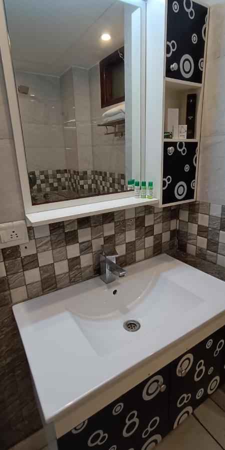 Bellmont East Delhi Hotel 3*