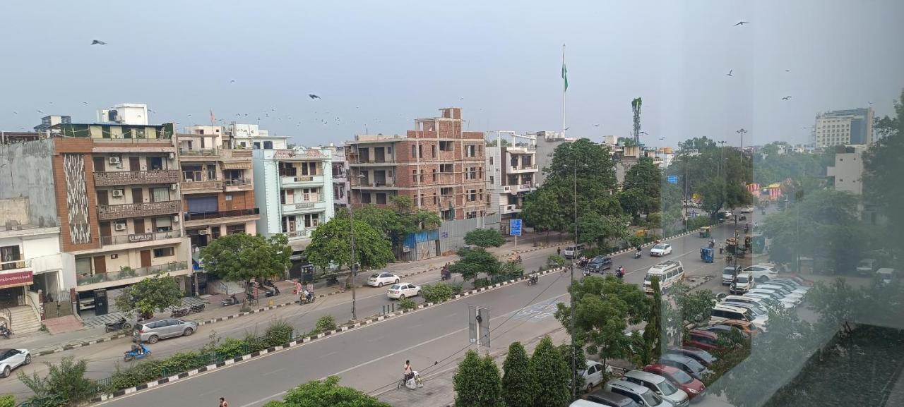 Bellmont East Delhi Hotel 3*