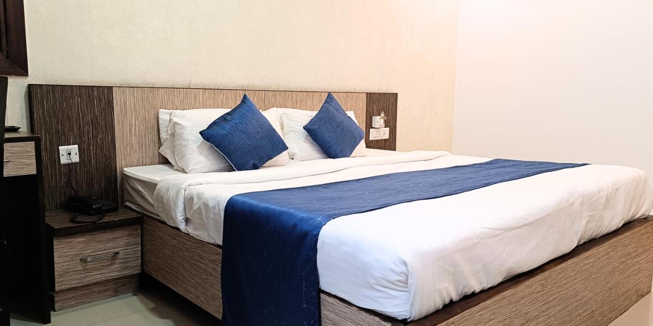 Bellmont East Delhi Hotel