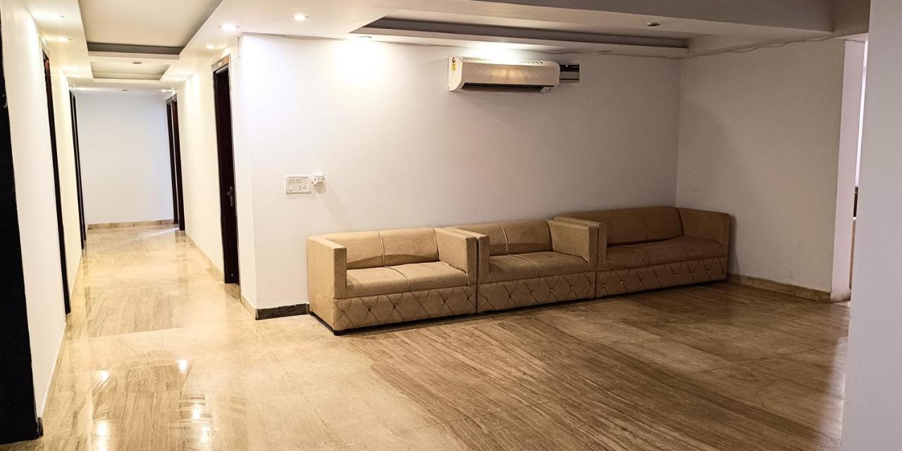 Bellmont East Delhi Hotel