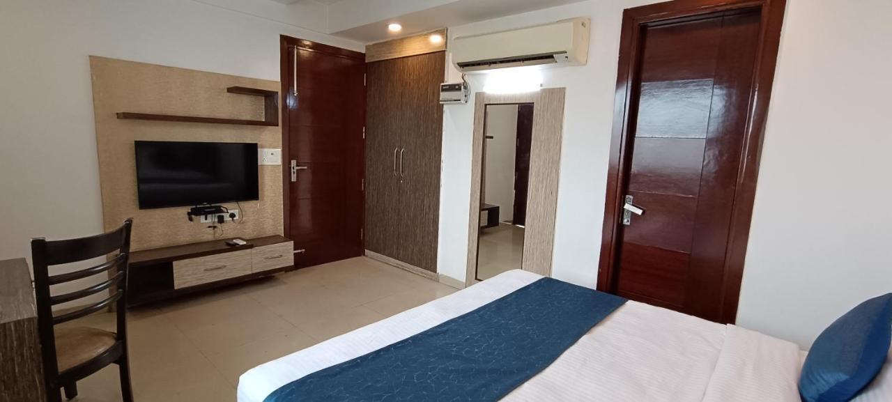 Bellmont East Delhi Hotel