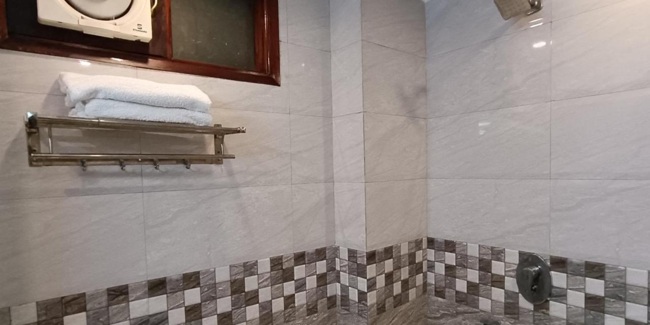 Bellmont East Delhi Hotel 3*