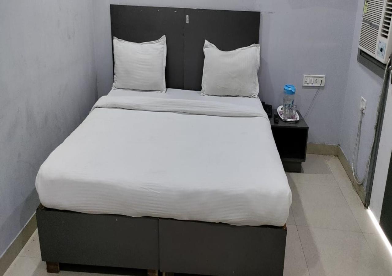 Prime Keshaw Homely In Main Road Building Hotel 4*