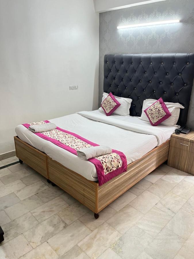 Hotel Star Palace - Near Karol Bagh Metro 2*