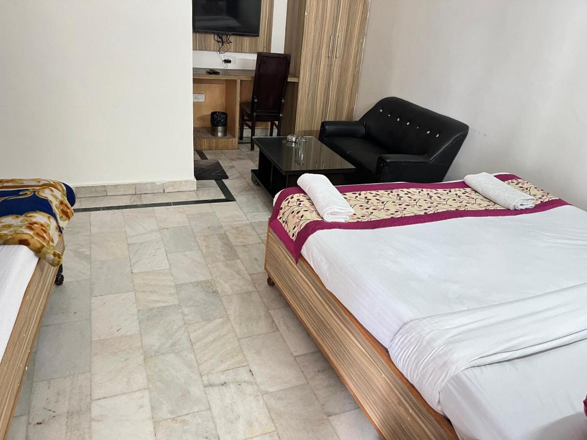 Star Palace - Near Karol Bagh Metro