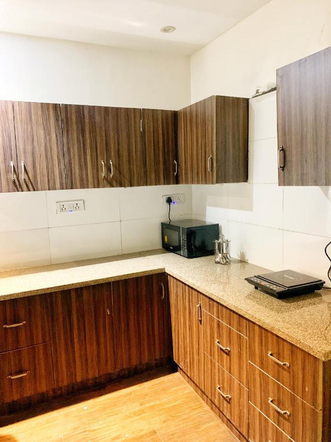 Hotel Qotel Rajouri Garden Above Ritu Marbles, Near Rajouri Garden Metro Station-couple Friendly