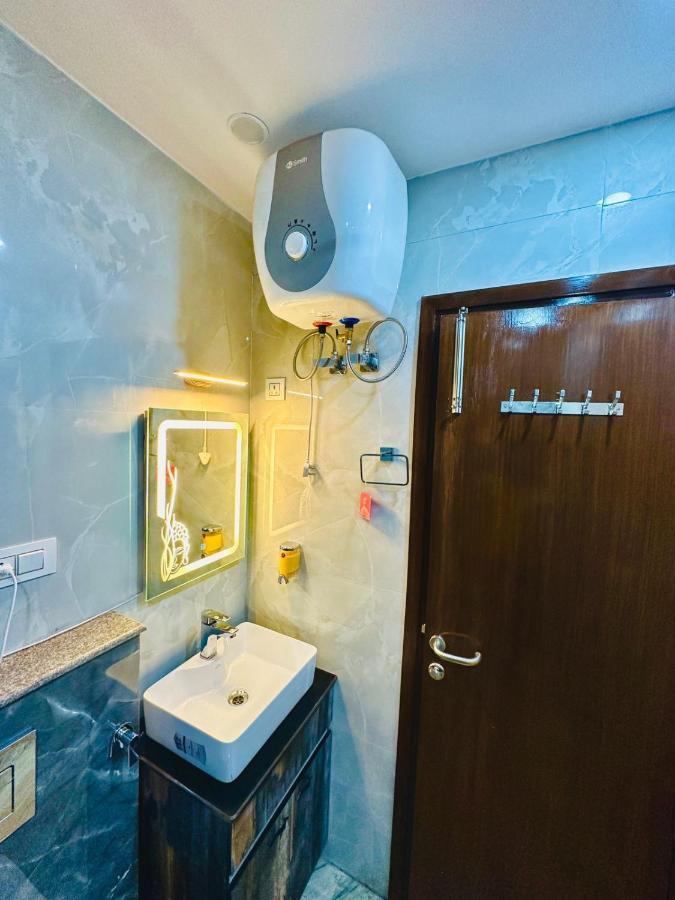 Hotel Samrat Residency 10 Mints Walking Distance Nizamuddin Railway Station 4*