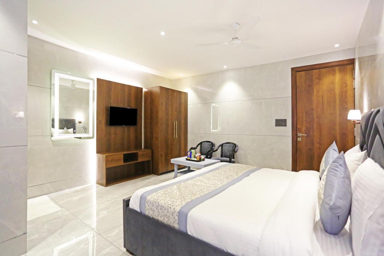 Preet 05 Mints Walking Distance Nizamuddin Railway Station 4* Nova Deli