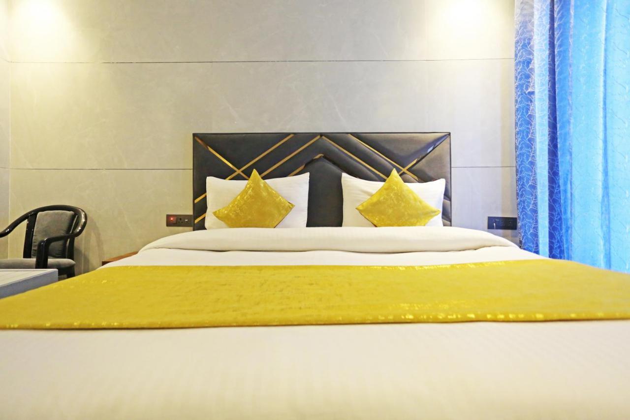 Preet 05 Mints Walking Distance Nizamuddin Railway Station 4*