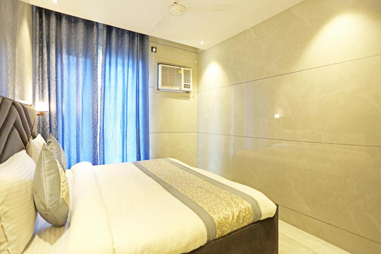 Preet 05 Mints Walking Distance Nizamuddin Railway Station Nova Deli