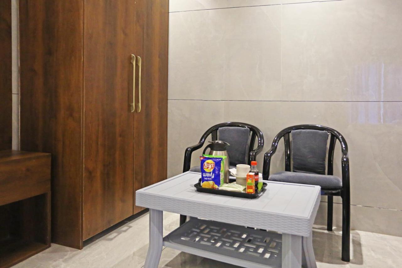 Preet 05 Mints Walking Distance Nizamuddin Railway Station 4*